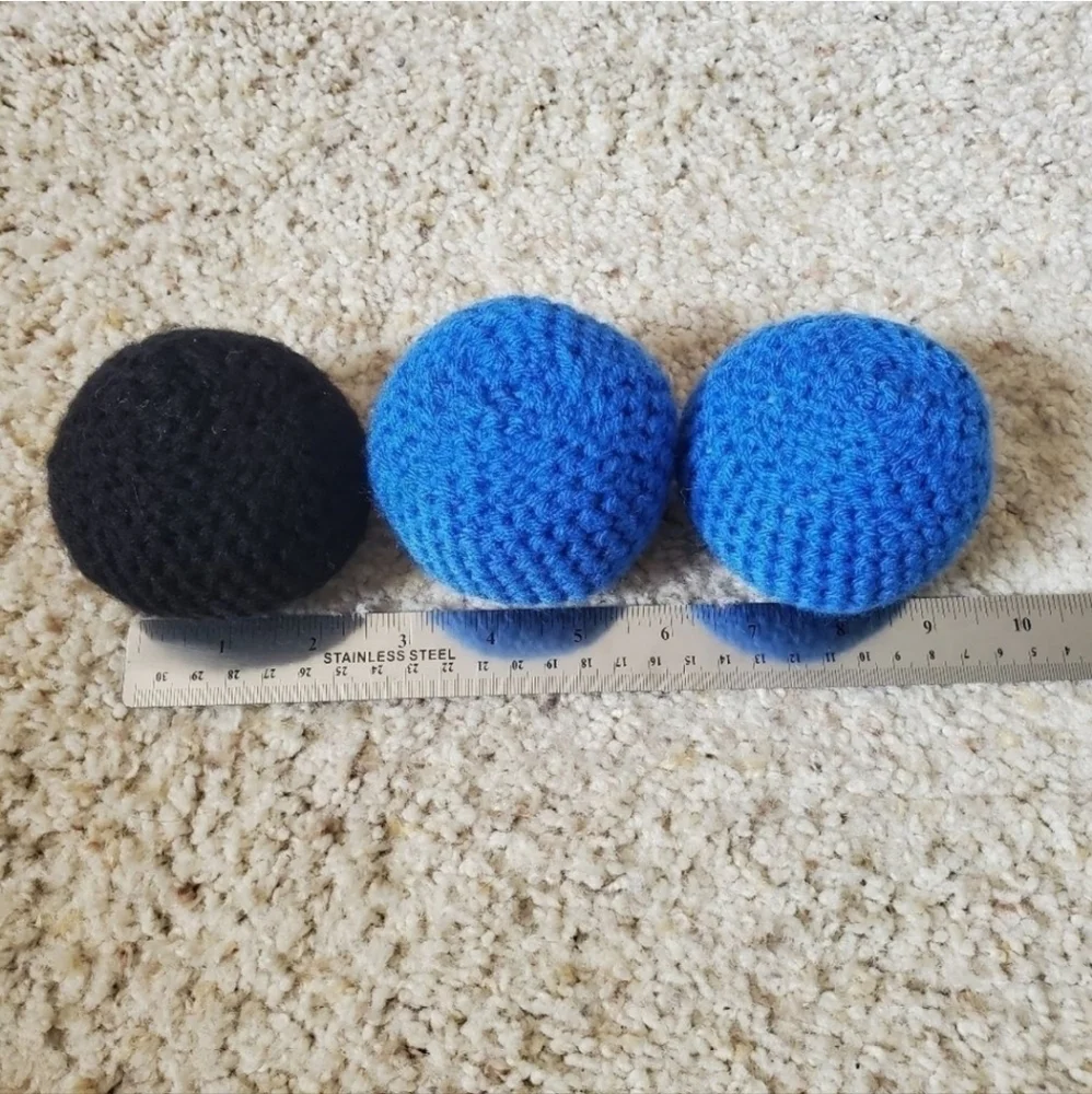 Non squeaky crochet dog cat toy. 3 non squeaky balls. Homemade no pop crochet
